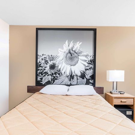Super 8 By Wyndham Bowman Otel Dış mekan fotoğraf