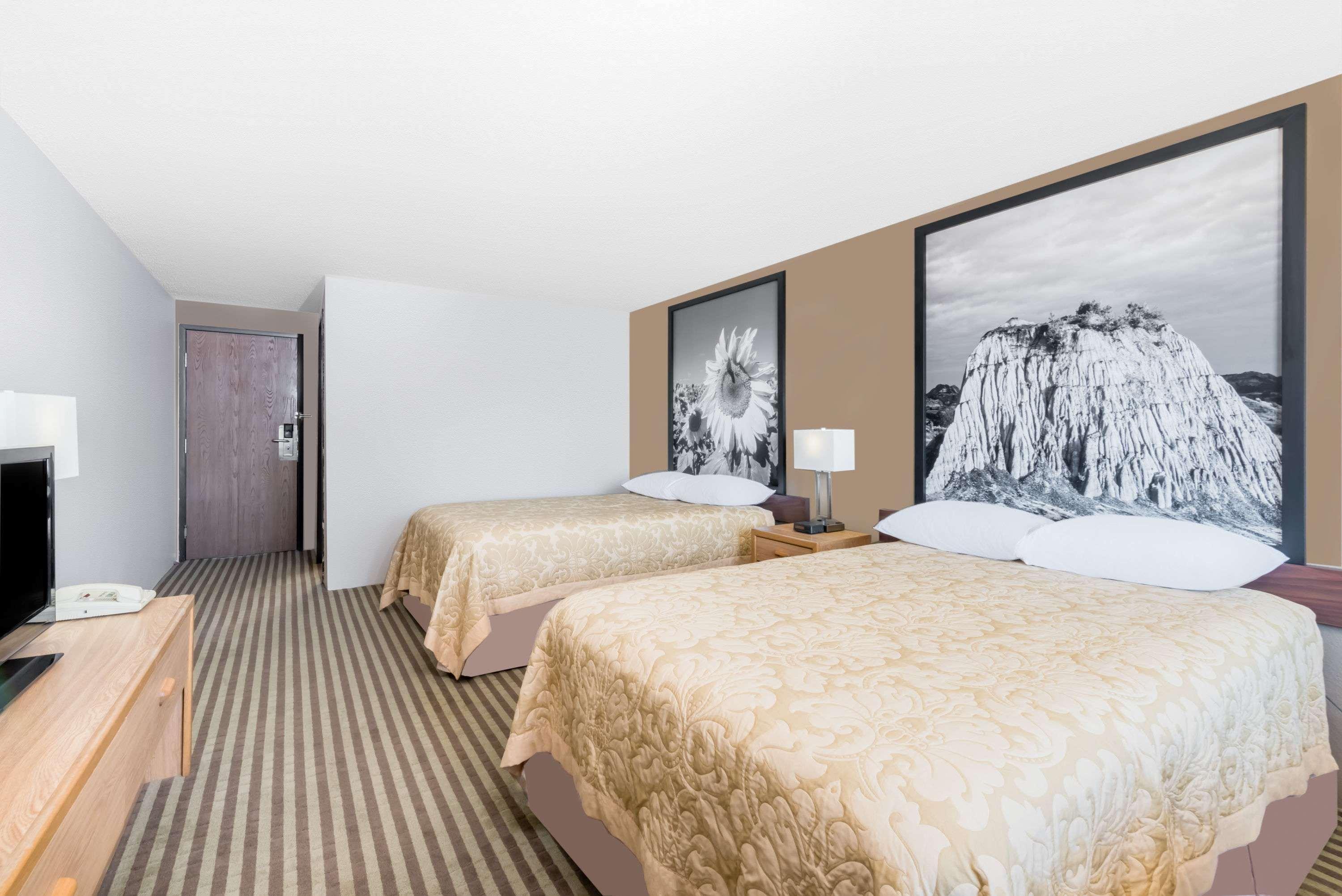 Super 8 By Wyndham Bowman Otel Dış mekan fotoğraf